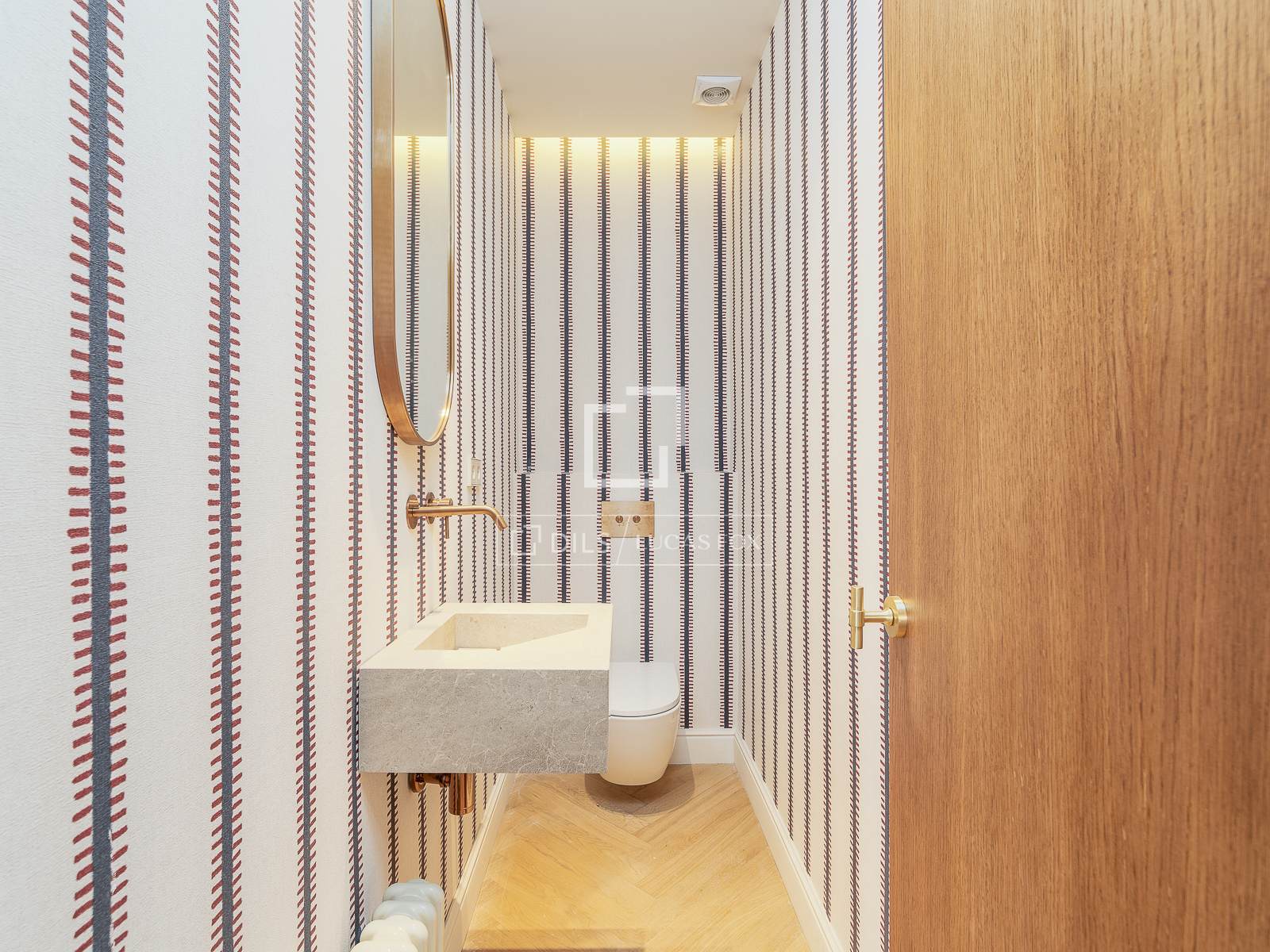 Huoneisto Barcelona, Espanja 4 makuuhuonetta, 183 m2 No. 161414