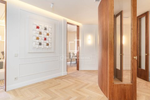 Apartment à vendre à Barcelona, Espagne, 4 chambres, 183 m2 No. 161414 - photo 14