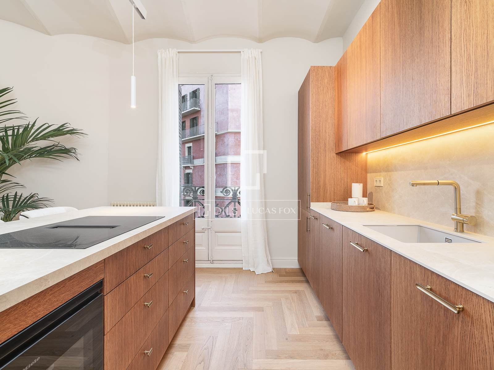 Huoneisto Barcelona, Espanja 4 makuuhuonetta, 183 m2 No. 161414