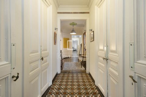 Lägenhet till salu i Barcelona, Spanien 5 sovrum, 161 kvm. Nr. 161419 - foto 11