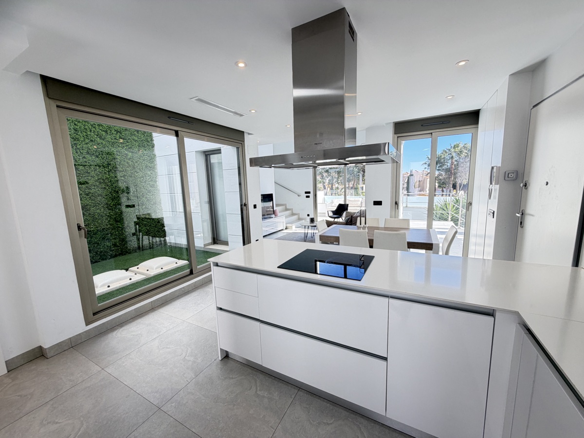 Huvila Villamartin, Alicante, Espanja 4 makuuhuonetta, 148 m2 No. 155527