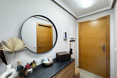 Apartamento en venta en Torrevieja, Alicante, España 3 dormitorios, 89 m2 No. 189054 - foto 2