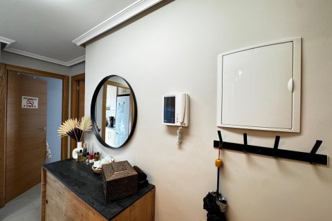 Apartamento en venta en Torrevieja, Alicante, España 3 dormitorios, 89 m2 No. 189054 - foto 3