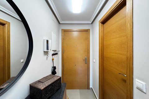 Apartamento en venta en Torrevieja, Alicante, España 3 dormitorios, 89 m2 No. 189054 - foto 4