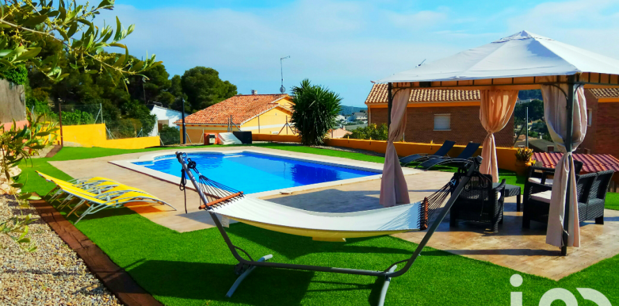 Dom w Castellet i la Gornal, Barcelona, Hiszpania 4 sypialnie, 223 mkw. nr 153319