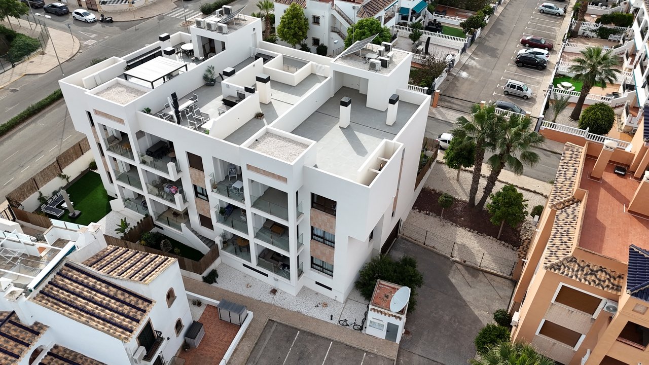 Apartamento en Villamartin, Alicante, España 2 dormitorios, 80 m2 No. 146435