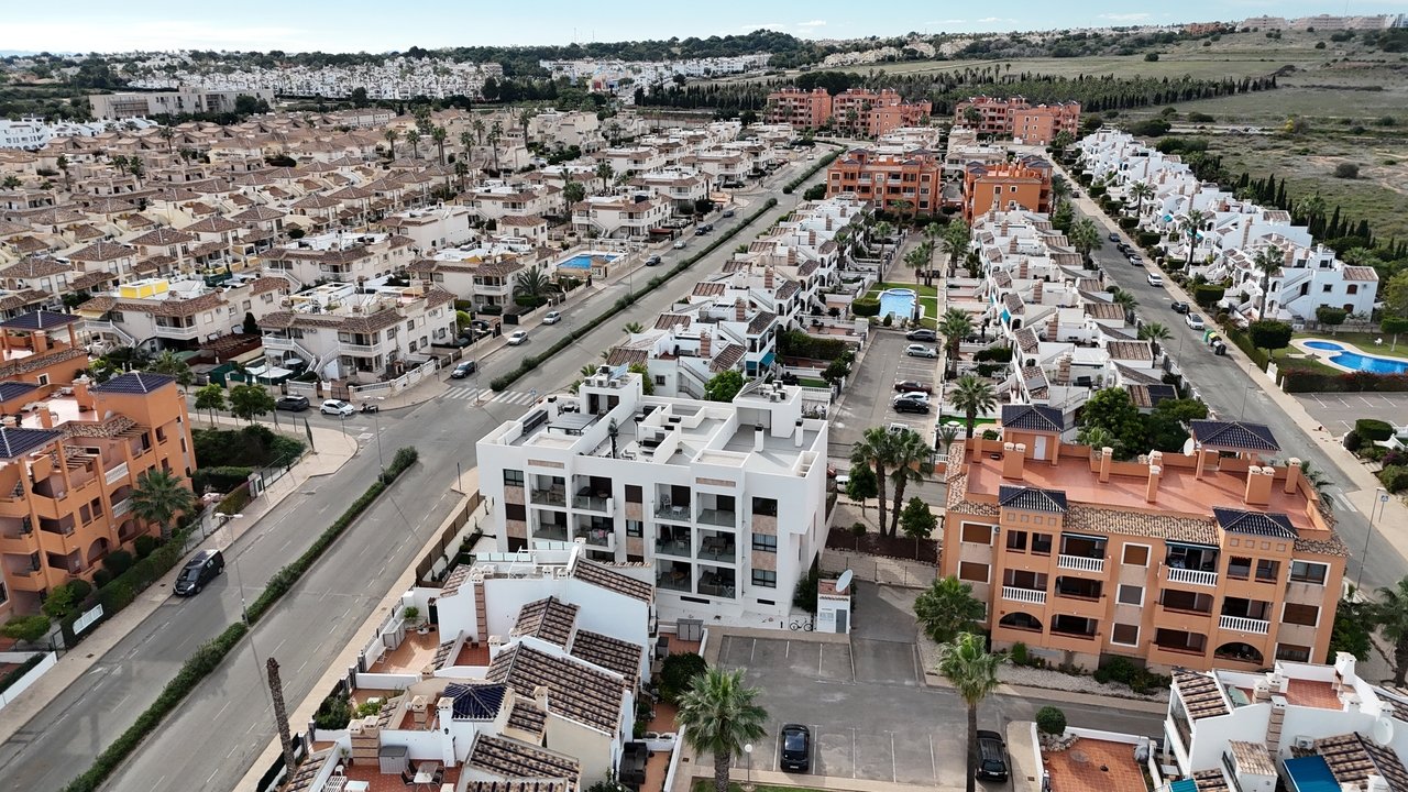 Apartamento en Villamartin, Alicante, España 2 dormitorios, 80 m2 No. 146435