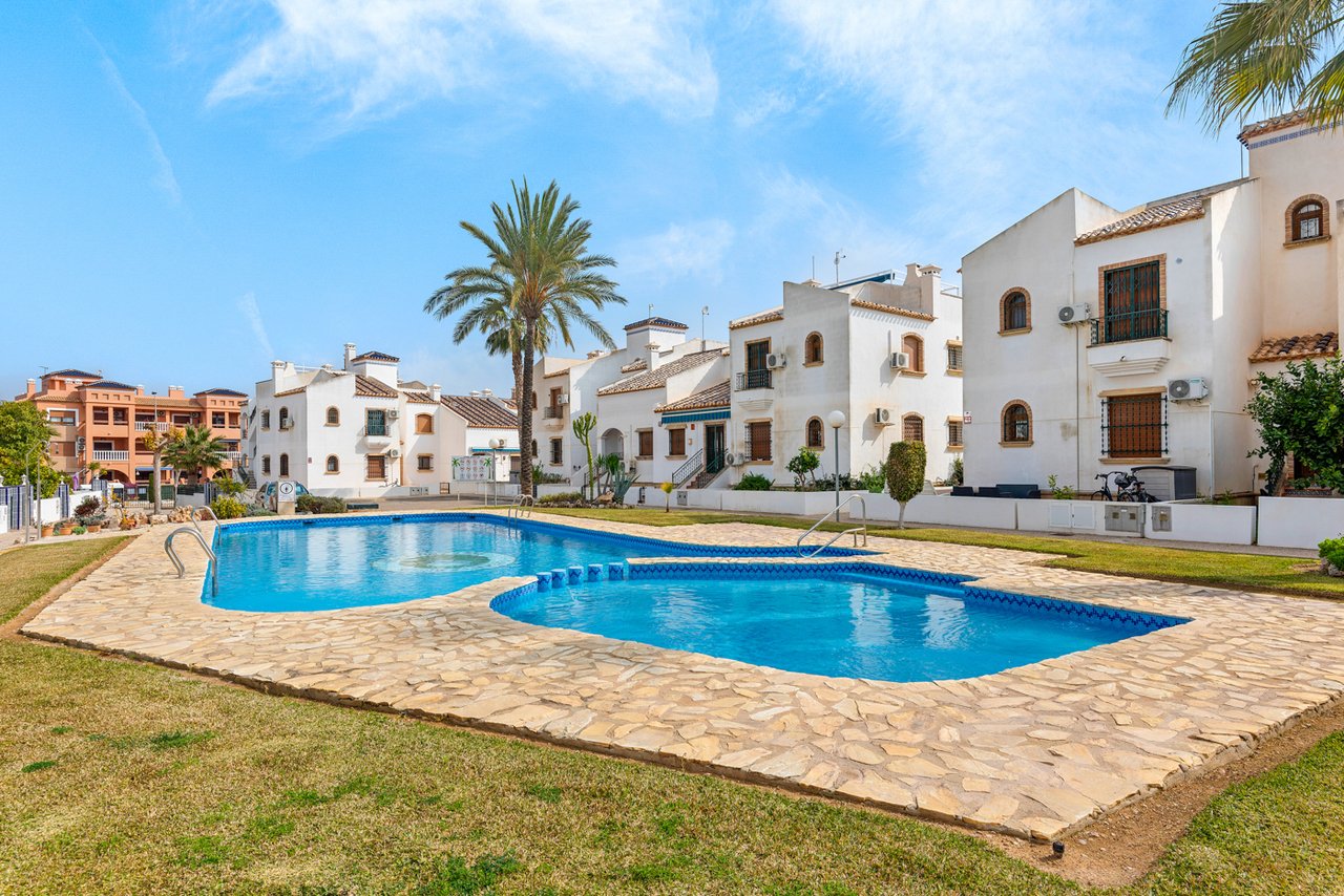 Apartamento en Villamartin, Alicante, España 2 dormitorios, 80 m2 No. 146435