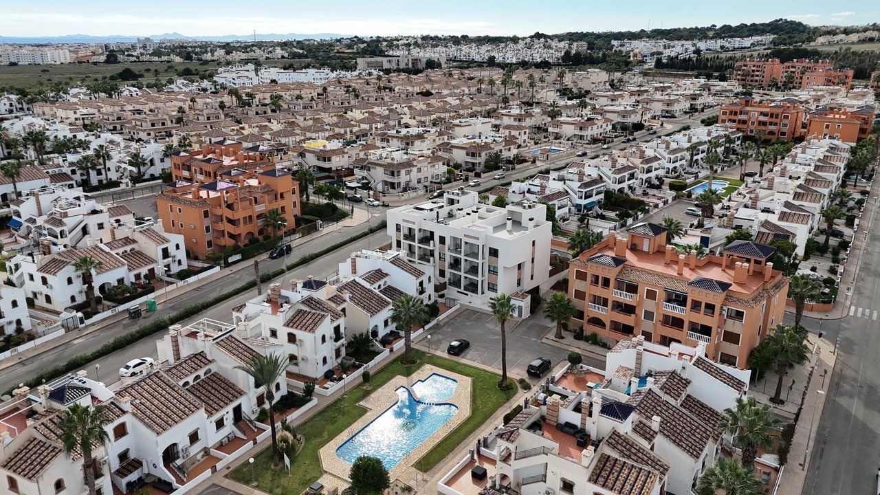 Apartamento en Villamartin, Alicante, España 2 dormitorios, 80 m2 No. 146435