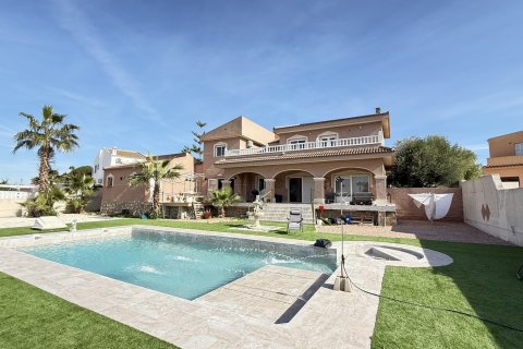 Villa a Benijofar, Alicante, Spagna 5 camere da letto, 420 mq. N° 146439