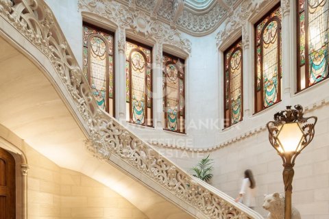 Takvåning till salu i Barcelona, Spanien 3 sovrum, 229 kvm. Nr. 160041 - foto 4