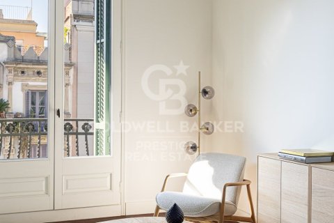 Takvåning till salu i Barcelona, Spanien 3 sovrum, 229 kvm. Nr. 160041 - foto 11