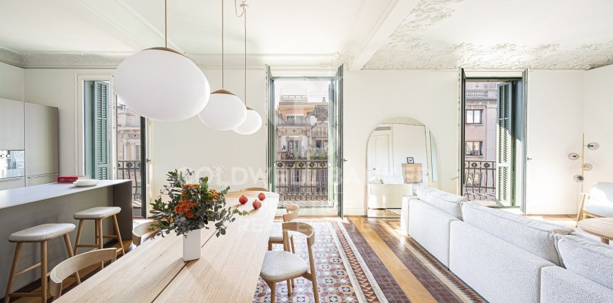 Takvåning i Barcelona, Spanien 3 sovrum, 229 kvm. Nr. 160041