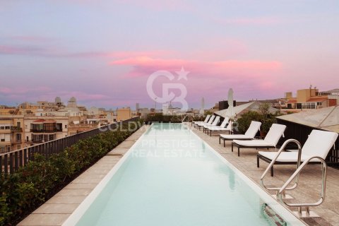 Takvåning till salu i Barcelona, Spanien 3 sovrum, 229 kvm. Nr. 160041 - foto 2