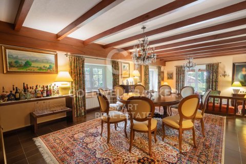 Villa for sale in Oleiros, A Coruna, Spain 5 bedrooms, 634 sq.m. No. 160039 - photo 5