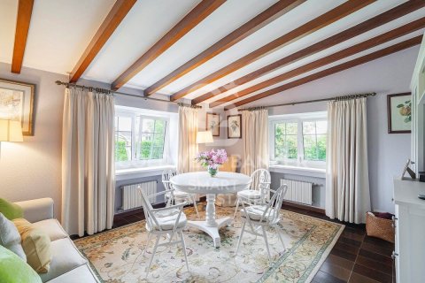 Villa for sale in Oleiros, A Coruna, Spain 5 bedrooms, 634 sq.m. No. 160039 - photo 6