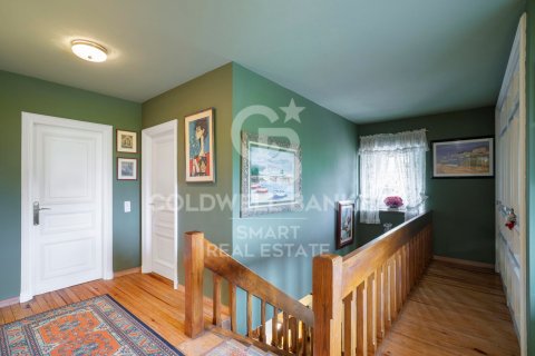 Villa for sale in Oleiros, A Coruna, Spain 5 bedrooms, 634 sq.m. No. 160039 - photo 11