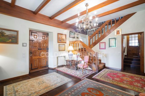 Villa for sale in Oleiros, A Coruna, Spain 5 bedrooms, 634 sq.m. No. 160039 - photo 7