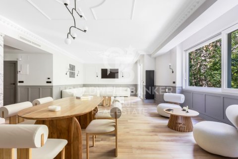 Huoneisto myytävänä Madrid, Espanja, 4 makuuhuonetta, 310 m2 No. 160037 - kuva 2