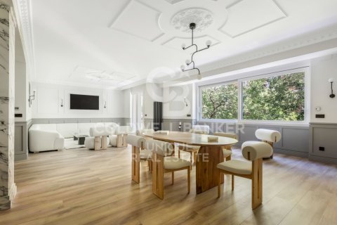 Huoneisto Madrid, Espanja 4 makuuhuonetta, 310 m2 No. 160037