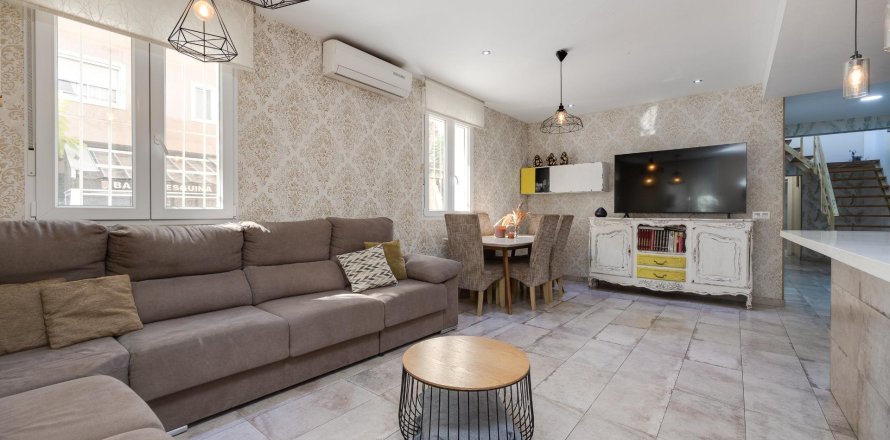 Townhouse Torrevieja, Alicante, Espagne 3 chambres, 138 m2 No. 139315