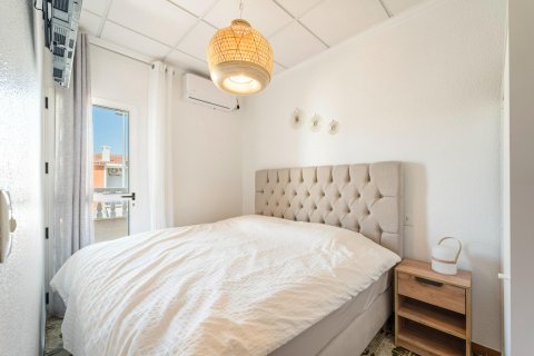 Radhus till salu Torrevieja, Alicante, Spanien 4 sovrum, 80 kvm. Nr. 139314 - foto 11