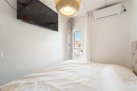 Radhus till salu Torrevieja, Alicante, Spanien 4 sovrum, 80 kvm. Nr. 139314 - foto 13