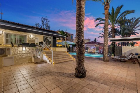 Willa w Torrevieja, Alicante, Hiszpania 4 sypialnie, 212 mkw. nr 165711 – zdjęcie 27