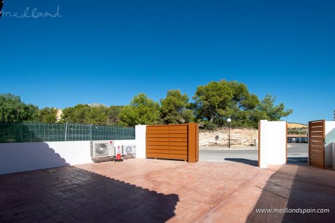 Продажа таухауса в Ла Нусия, Аликанте, Испания 4 спальни, 161.47м2 №105105 - фото 4