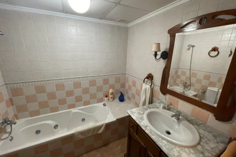 Townhouse for sale in Almoradi, Alicante, Spain 3 bedrooms, 218 sq.m. No. 155389 - photo 17