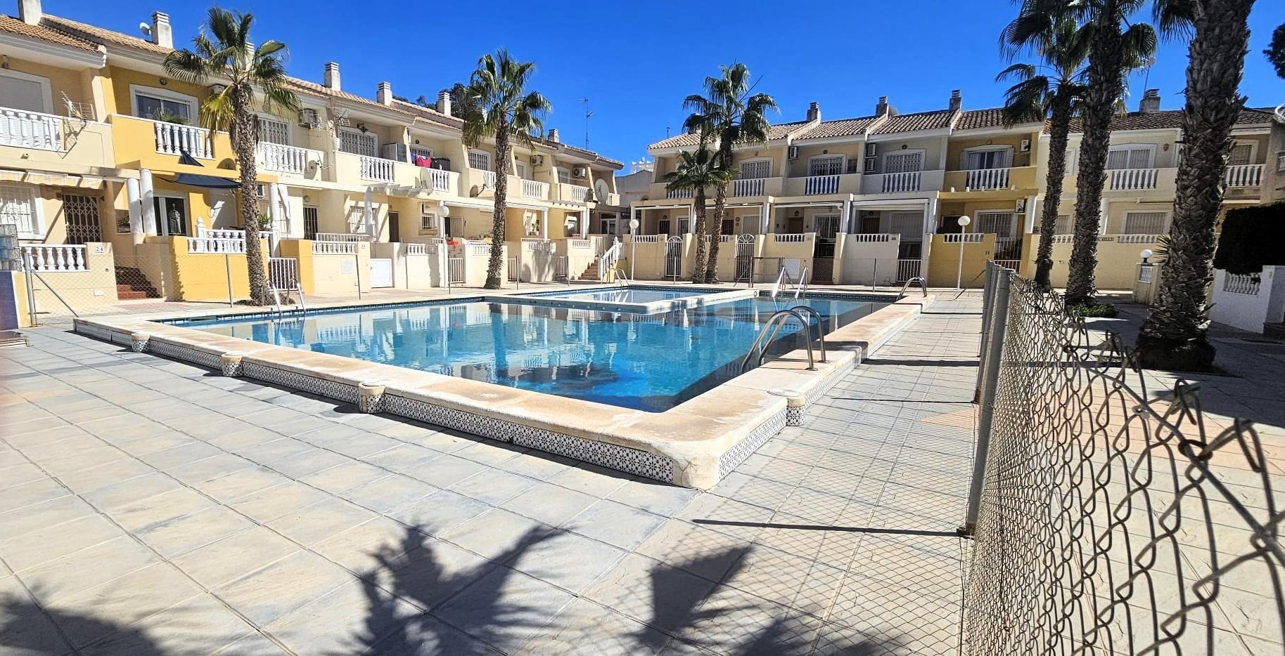 Bungalow a Guardamar del Segura, Alicante, Spagna 2 camere da letto, 65 mq. N° 182962