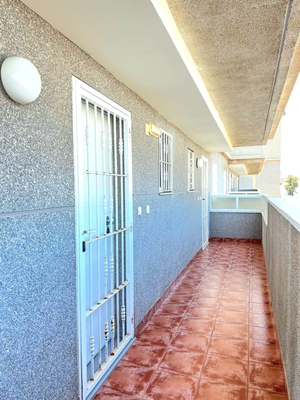 Apartamento en Torrevieja, Alicante, España 2 dormitorios, 56 m2 No. 182965