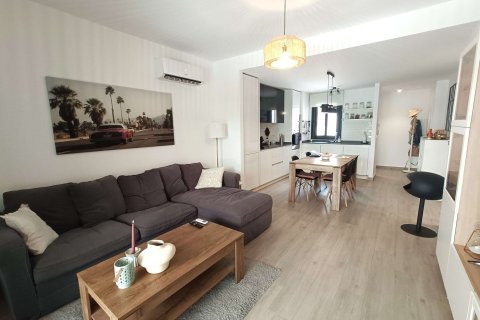 Apartment for sale in San Miguel de Salinas, Alicante, Spain 3 bedrooms, 94 sq.m. No. 196783 - photo 2