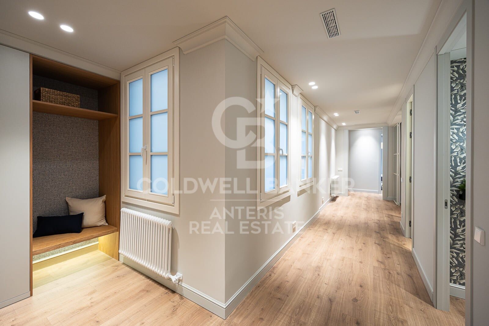Huoneisto Barcelona, Espanja 4 makuuhuonetta, 203 m2 No. 178860