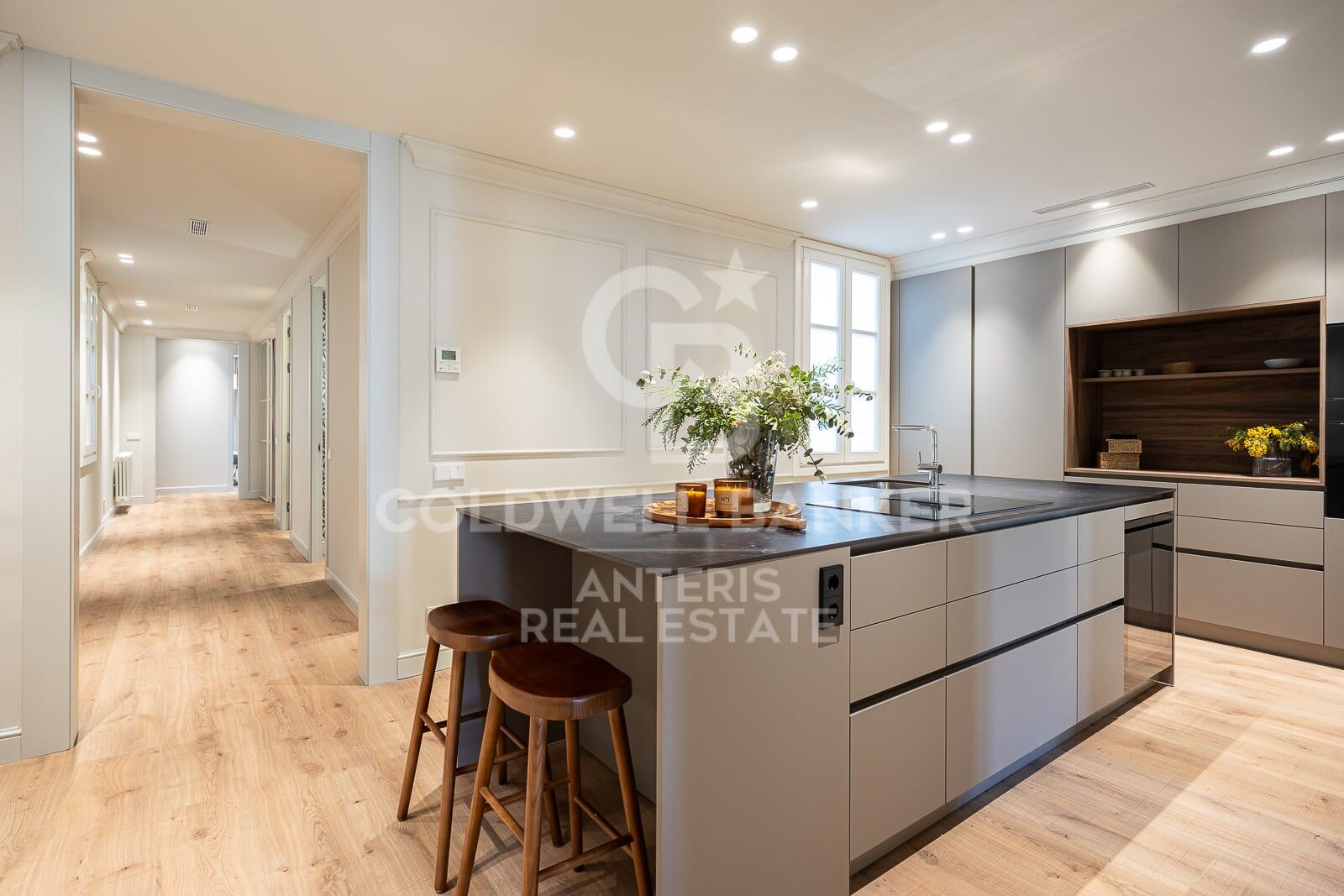 Huoneisto Barcelona, Espanja 4 makuuhuonetta, 203 m2 No. 178860