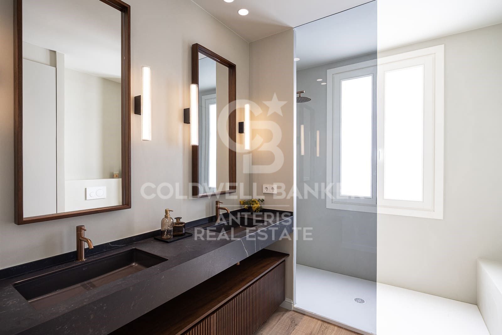 Huoneisto Barcelona, Espanja 4 makuuhuonetta, 203 m2 No. 178860
