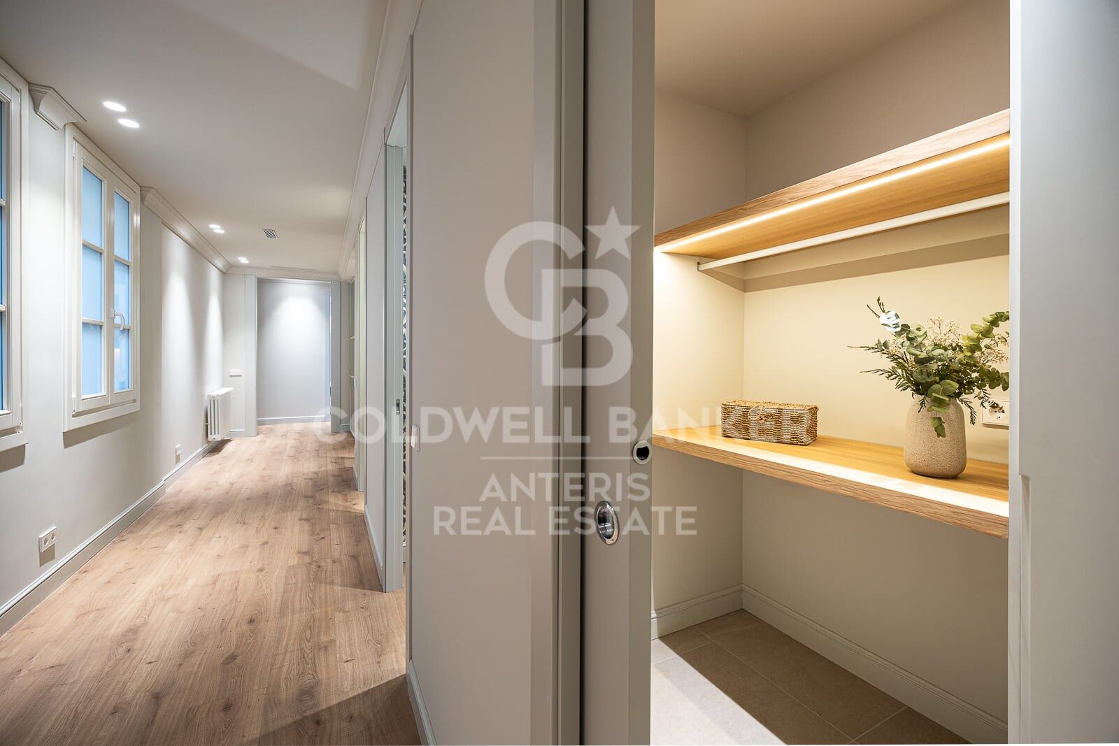Huoneisto Barcelona, Espanja 4 makuuhuonetta, 203 m2 No. 178860