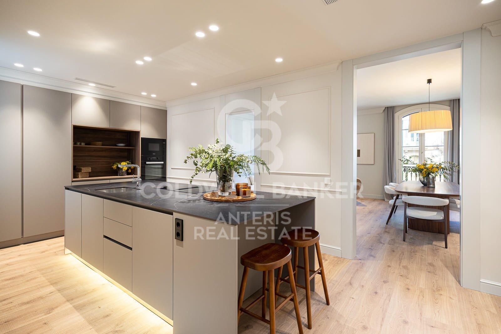 Huoneisto Barcelona, Espanja 4 makuuhuonetta, 203 m2 No. 178860