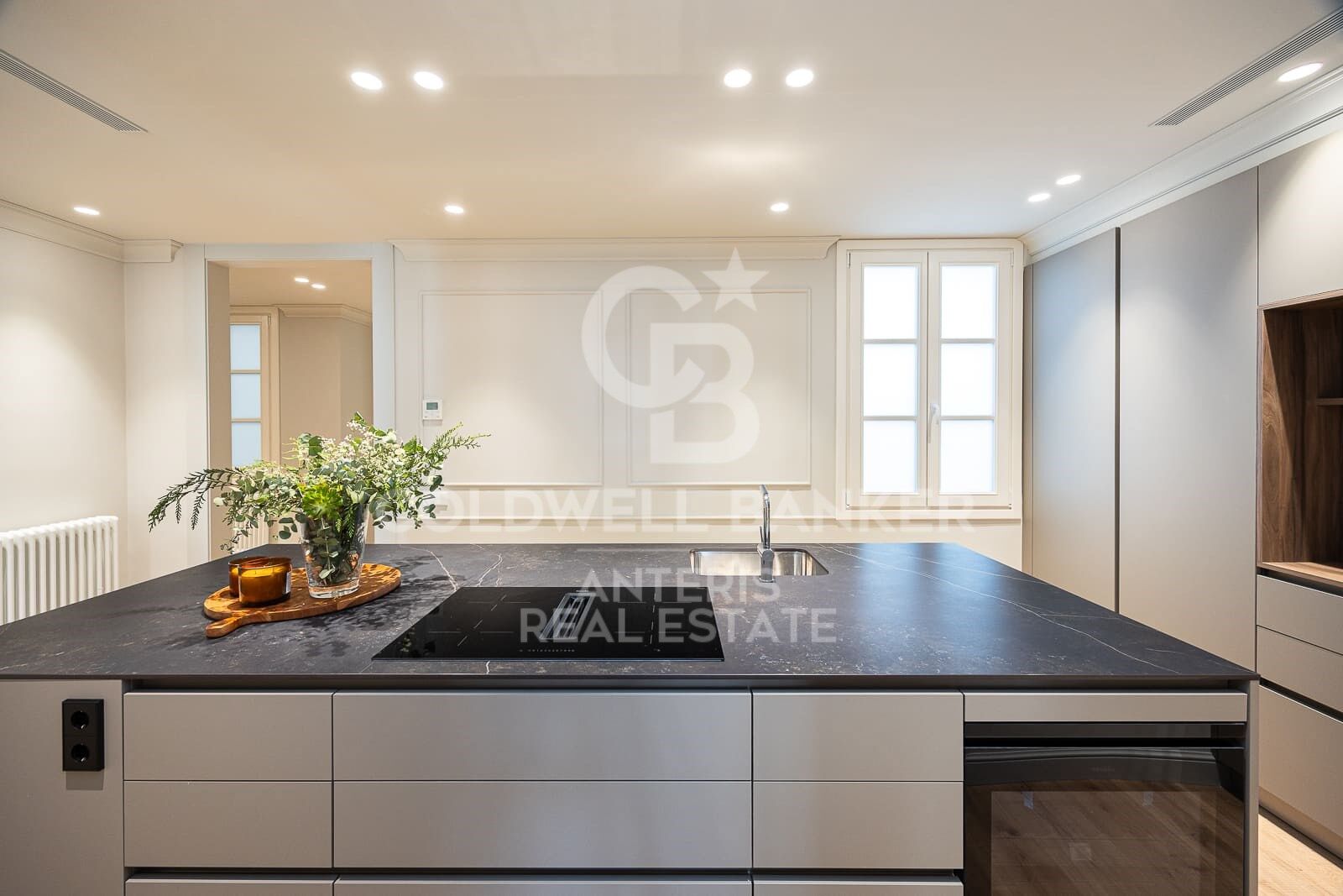 Huoneisto Barcelona, Espanja 4 makuuhuonetta, 203 m2 No. 178860