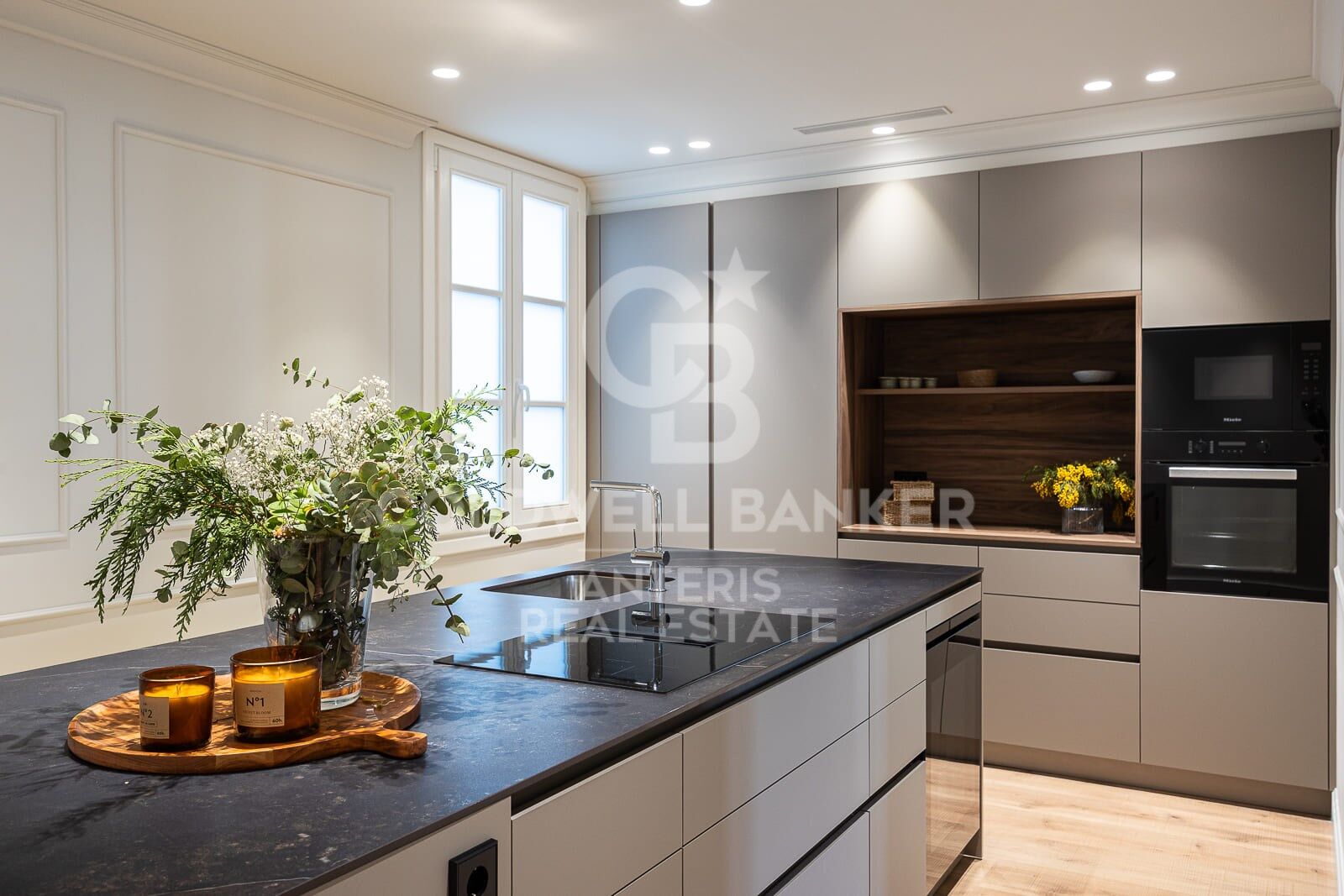 Huoneisto Barcelona, Espanja 4 makuuhuonetta, 203 m2 No. 178860