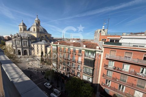 Apartment à Madrid, Espagne 2 chambres, 89 m2 No. 178859