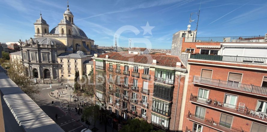 Apartment à Madrid, Espagne 2 chambres, 89 m2 No. 178859