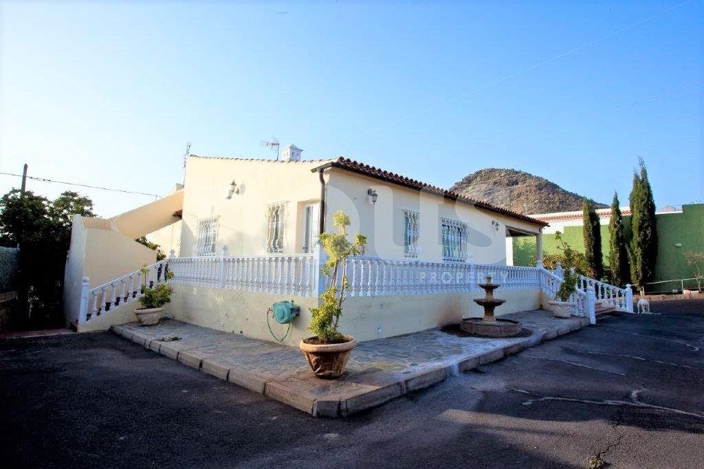 Villa en La Parque Reina, Tenerife, España 4 dormitorios, 287 m2 No. 102926