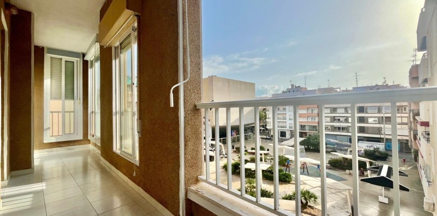 Apartment in Torrevieja, Alicante, Spain 3 bedrooms, 106 sq.m. No. 196060