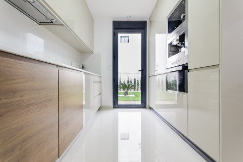 Продажа виллы в Сан-Мигель-де-Салинас, Аликанте, Испания 4 спальни, 135м2 №165162 - фото 7