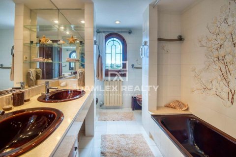 Huvila myytävänä Platja D'aro, Girona, Espanja, 4 makuuhuonetta, 421 m2 No. 176731 - kuva 30