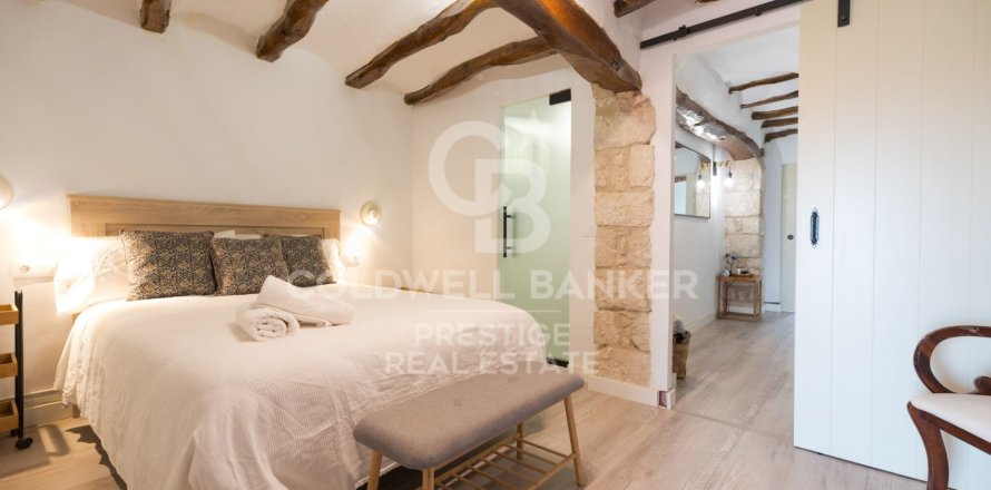 House in Lleida, Spain 4 bedrooms, 360 sq.m. No. 159745