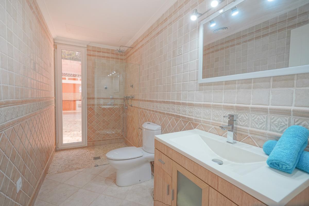 Villa a Calpe, Alicante, Spagna 3 camere da letto, 330 mq. N° 112861