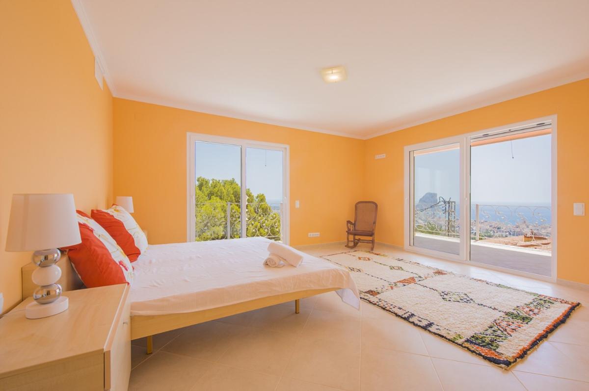 Villa a Calpe, Alicante, Spagna 3 camere da letto, 330 mq. N° 112861