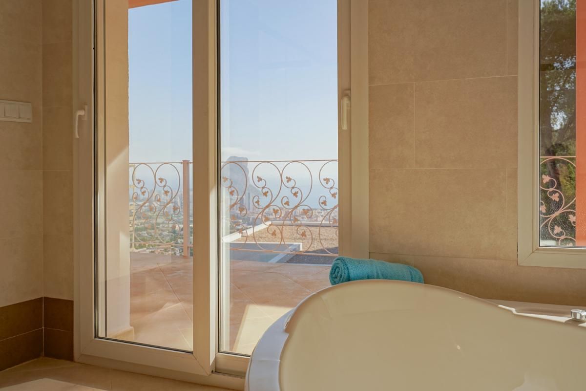 Villa a Calpe, Alicante, Spagna 3 camere da letto, 330 mq. N° 112861
